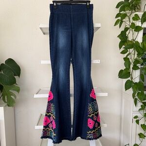 Judith March Embroidered Bellbottom Flare Jeans women's S